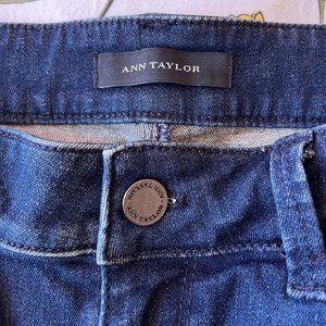NEW Ann Taylor Mid-Rise “Curvy Fit” Bootcut Jeans  – size 6 w/out tags